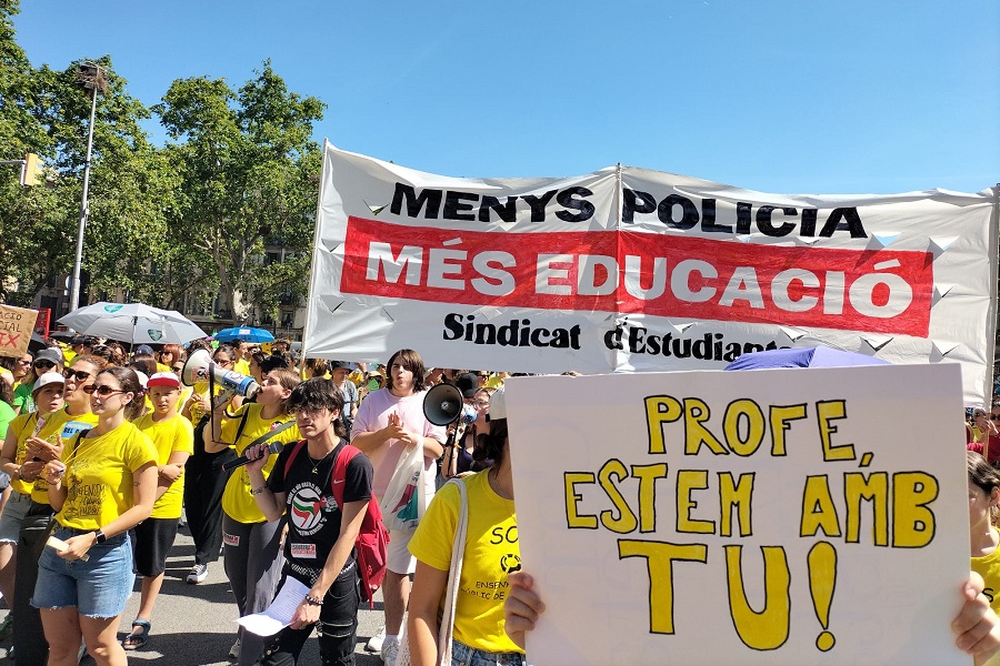 Declaració de Contracorrent, el SEPC i el Sindicat d'Estudiants. 