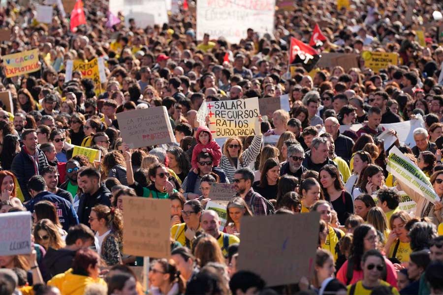 Tots i totes les professores de Catalunya a les vagues del 16 al 20 de març!